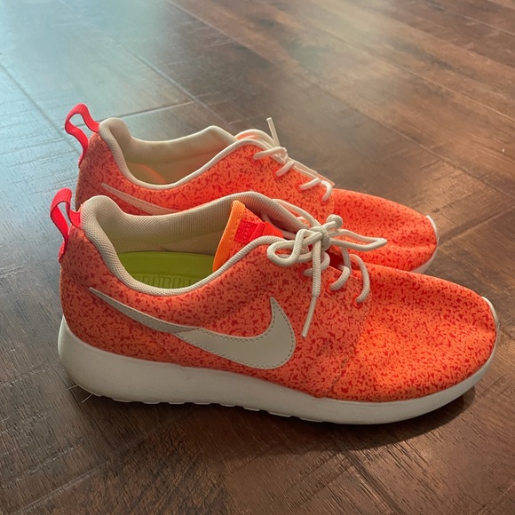 Nike gym shoes - Picture 2 of 2